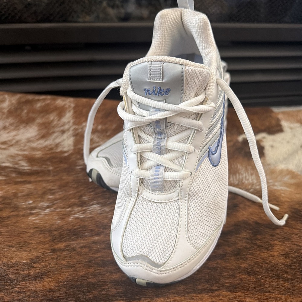 Nike Walk  Tennis Shoe Size 5 White Y2K 2009 Era Comfort Running